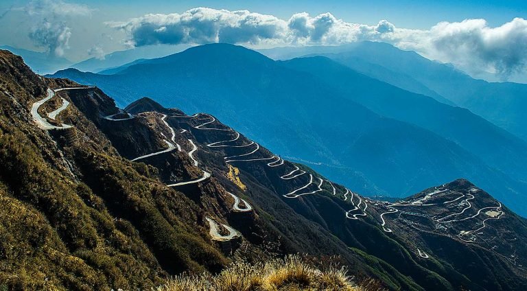 Zuluk road hairpin bends